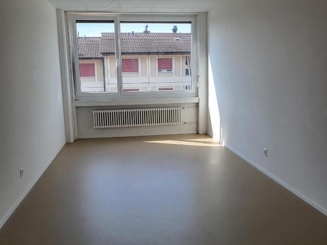 Büro kaufen in La Tène