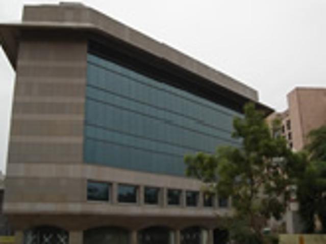 Office for rent in Deri