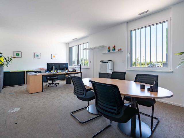 Büro kaufen in Orbe, Waadt