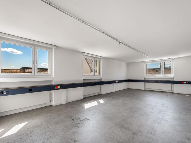 Büro kaufen in Einigen, Zürich