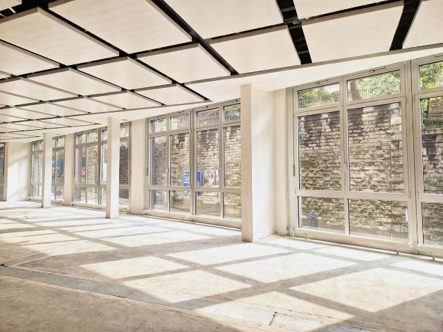 Büro kaufen in Einigen, Zürich