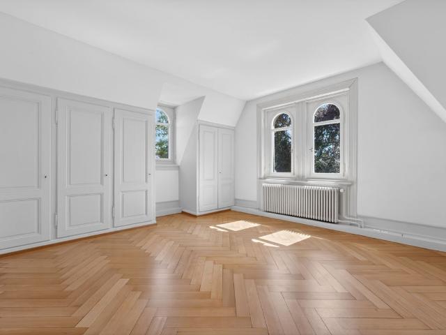Büro kaufen in Einigen, Zürich