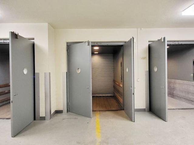 Büro kaufen in Einigen, Zürich