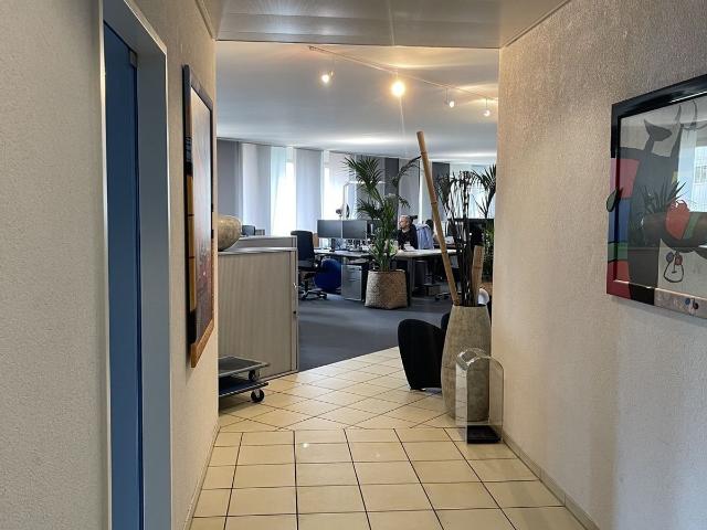 Büro kaufen in Einigen, Zürich