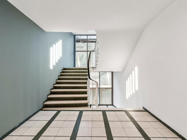 Büro kaufen in Einigen, Zürich
