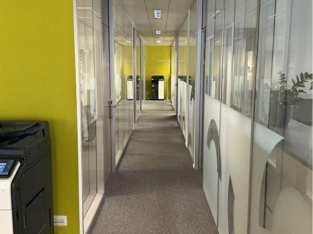 Büro kaufen in Einigen, Zürich