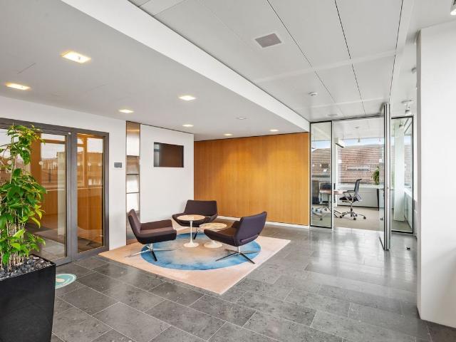 Büro kaufen in Einigen, Zürich