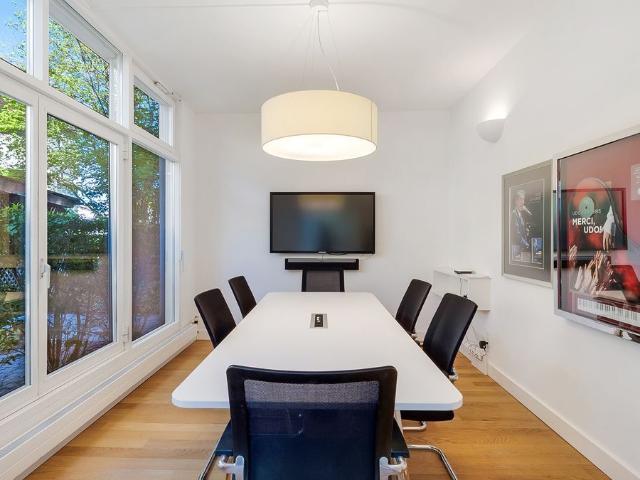 Büro kaufen in Einigen, Zürich