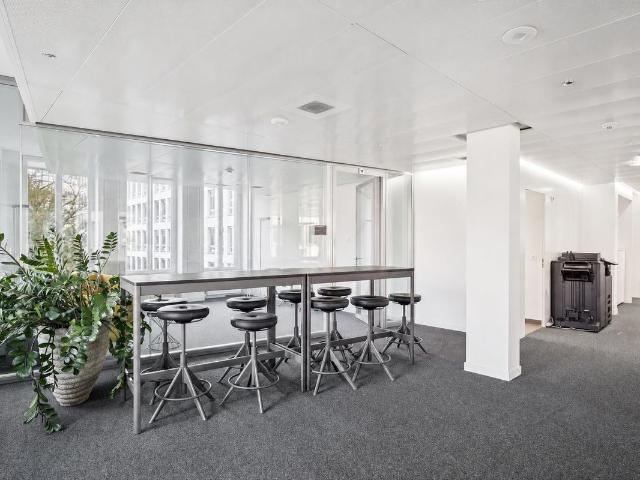 Büro kaufen in Einigen, Zürich