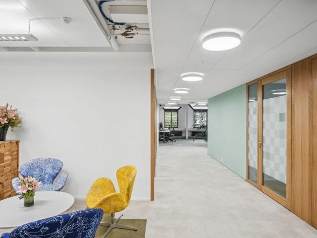 Büro kaufen in Einigen, Zürich