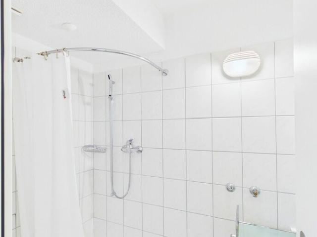 Büro kaufen in Einigen, Zürich