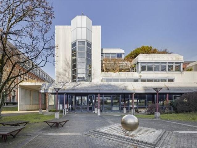 Büro kaufen in Einigen, Zürich