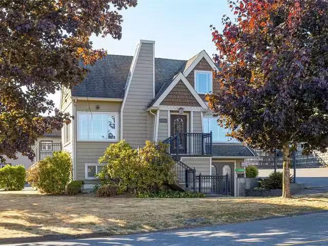 House for sale in Thorne, Quebec