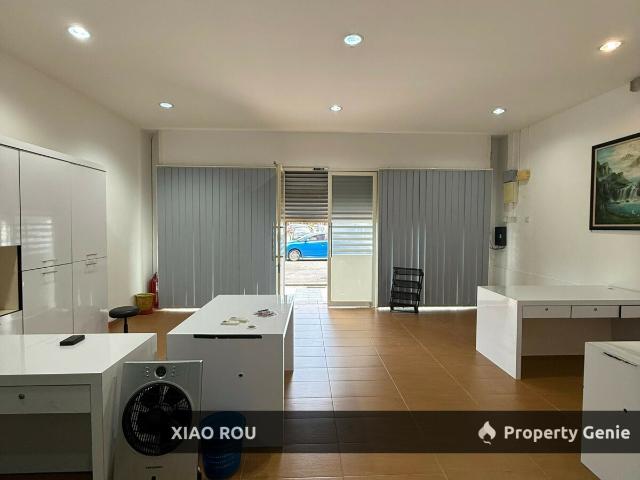 Office for sale in Malaka