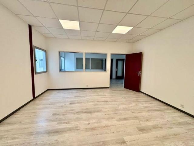 Büro kaufen in Mont-sur-Lausanne, Waadt