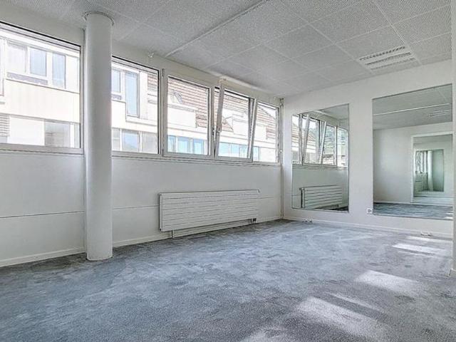Büro kaufen in Rolle, Waadt