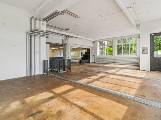 Büro kaufen in Einigen, Zürich