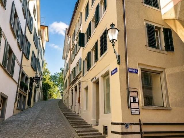 Büro kaufen in Einigen, Zürich