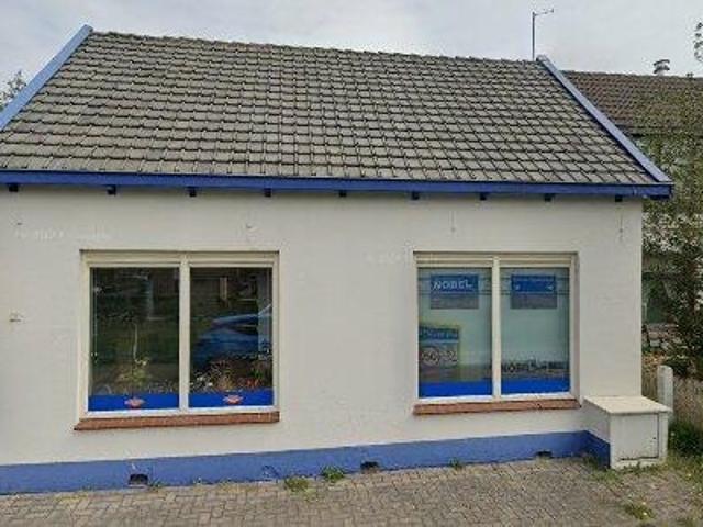 Bedrijfspand te koop in Hellevoetsluis, Zuid Holland