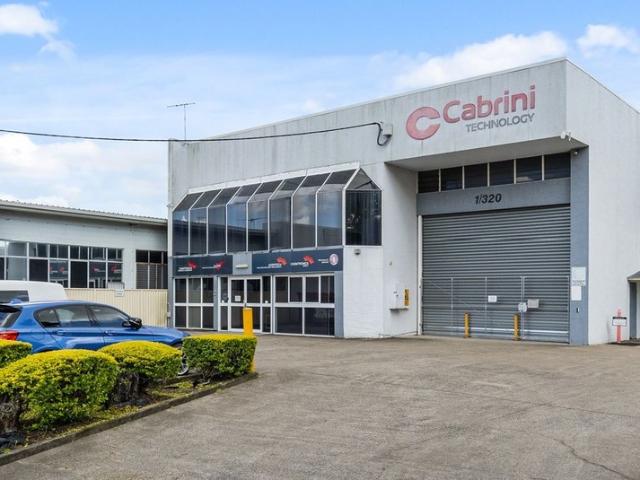 Warehouse for rent in Toombul, Queensland
