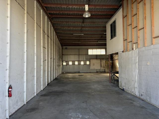 Warehouse for rent in Toombul, Queensland
