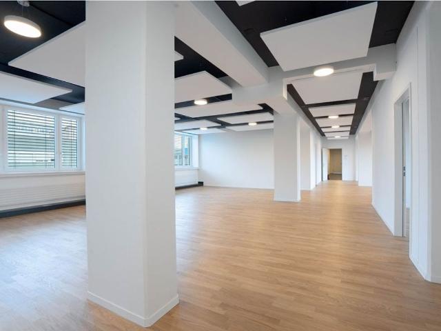 Büro kaufen in Dietlikon, Zürich