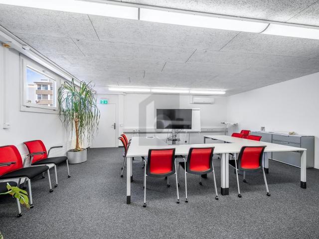 Büro kaufen in Dübendorf, Zürich