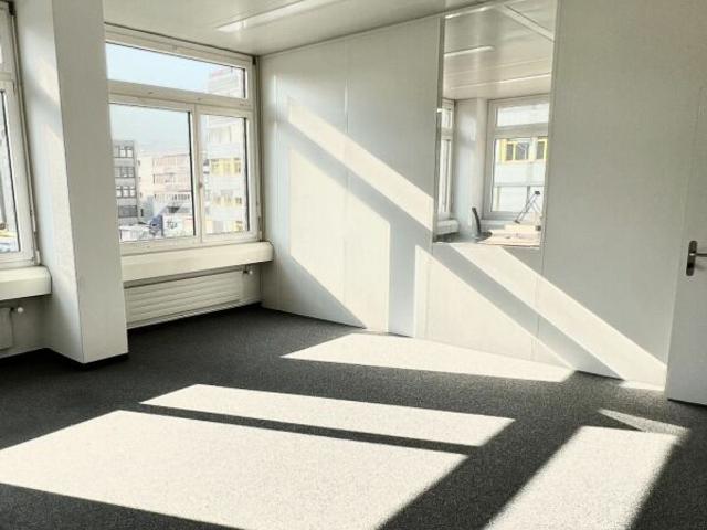 Büro kaufen in Volketswil, Zürich