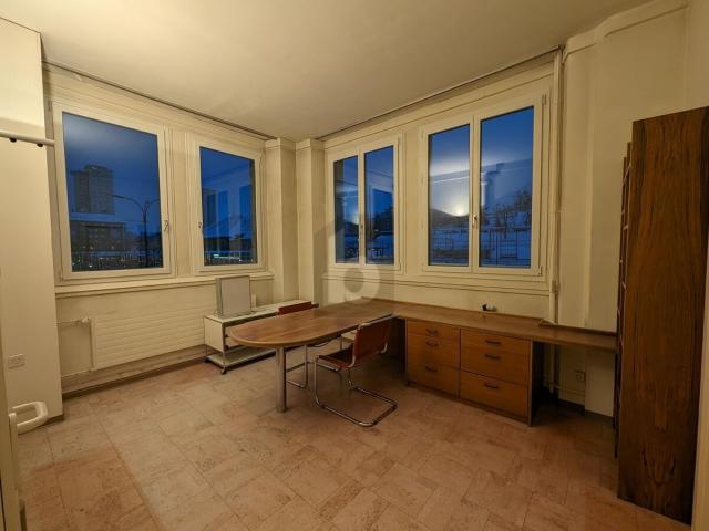 Büro kaufen in La Chaux-de-Fonds