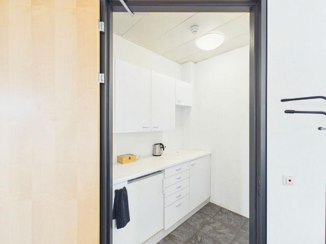 Büro kaufen in Einigen, Zürich