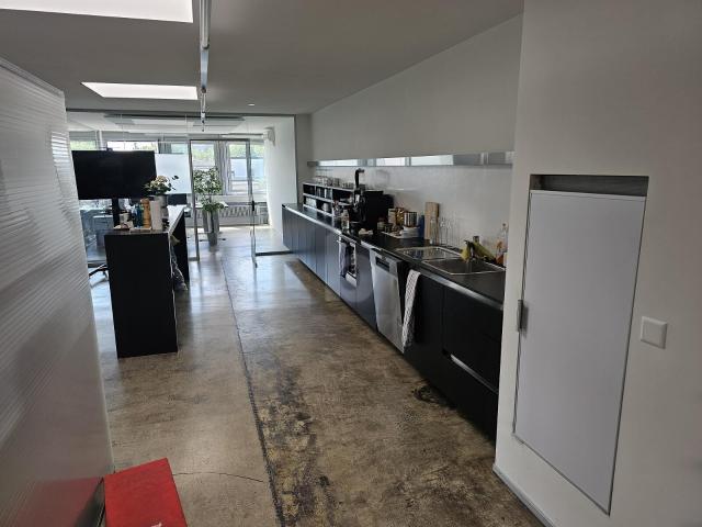 Büro kaufen in Einigen, Zürich