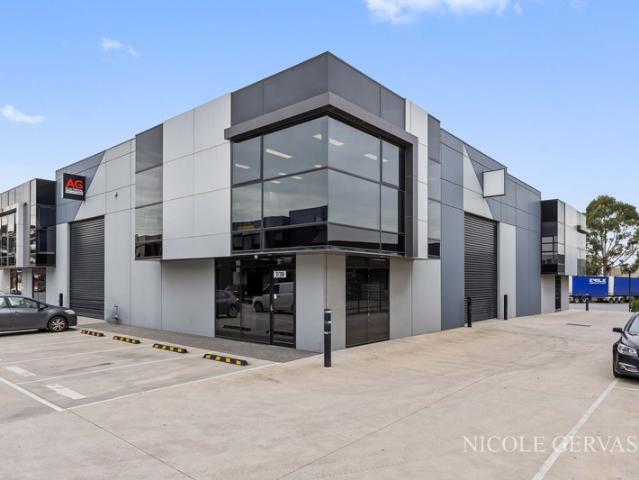 Warehouse for rent in Pascoe Vale, Melbourne