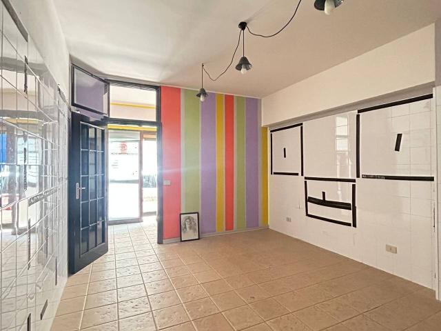 Ufficio in vendita a Quartiere Tribunale, Calabria