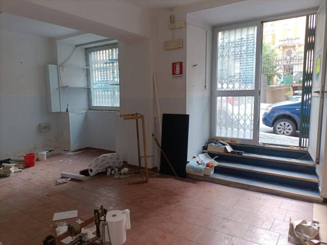 Ufficio in vendita a Centro Est, Serra Riccò