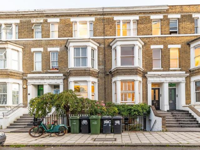 Apartment for rent in Oval, Greater London