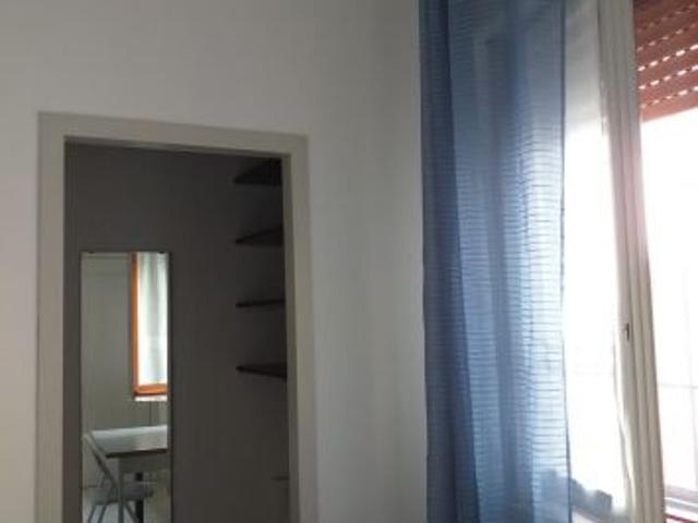 Stanza in affitto a Baranzate, Milano