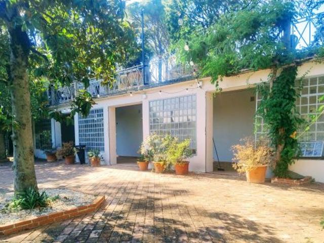 Locale Commerciale in affitto a Contrada Chiaravalle, Marche