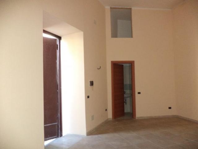 Locale Commerciale in affitto a Mugnano Di Napoli, Campania