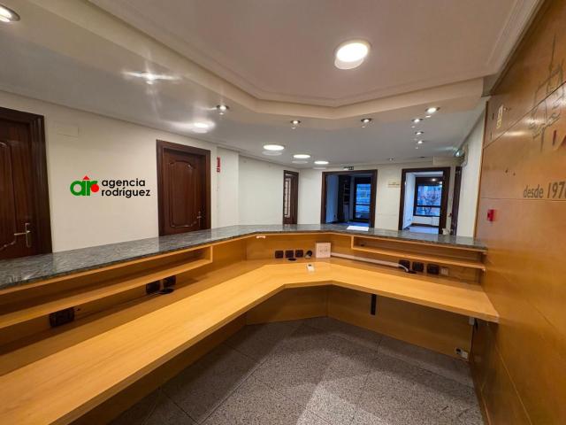 Oficina en alquiler en Llamaquique, Oviedo