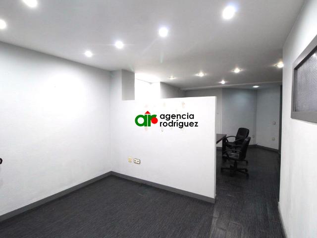 Oficina en alquiler en Los Catalanes, Oviedo