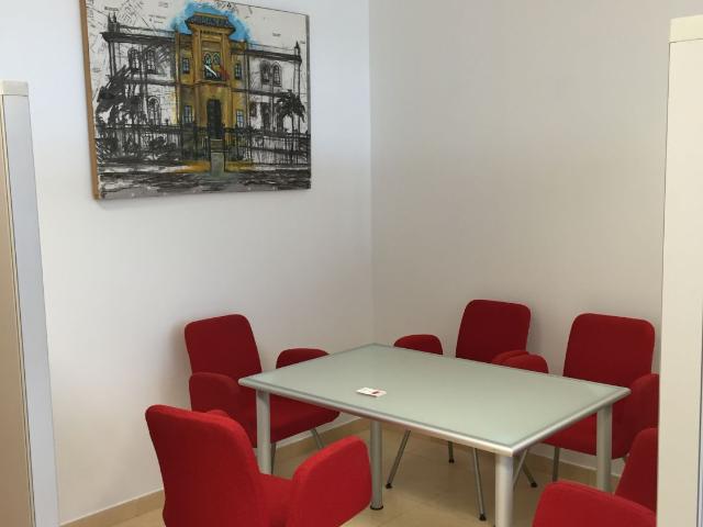 Oficina en alquiler en Distrito Norte, Sevilla