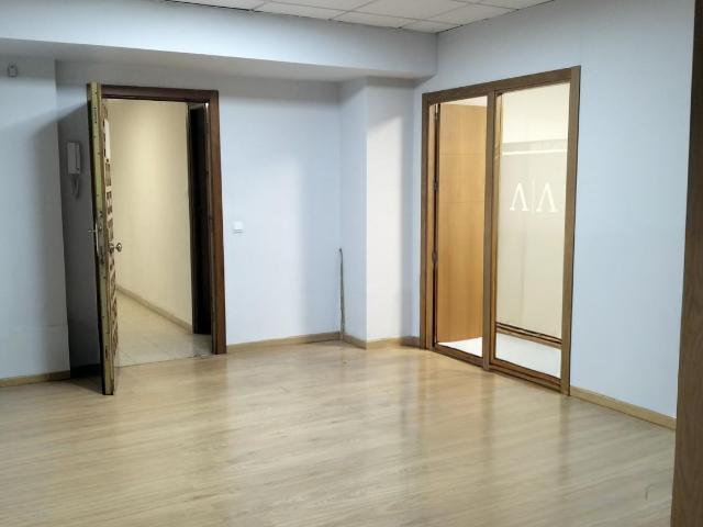 Oficina en alquiler en Los Remedios, Sevilla