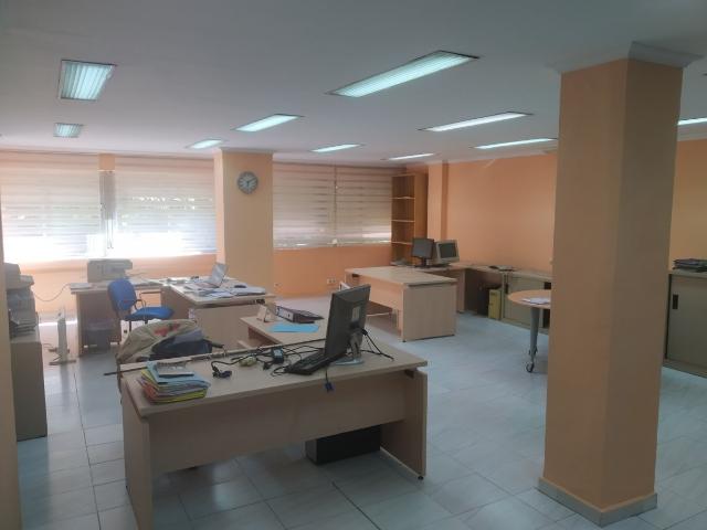 Oficina en alquiler en Los Remedios, Sevilla