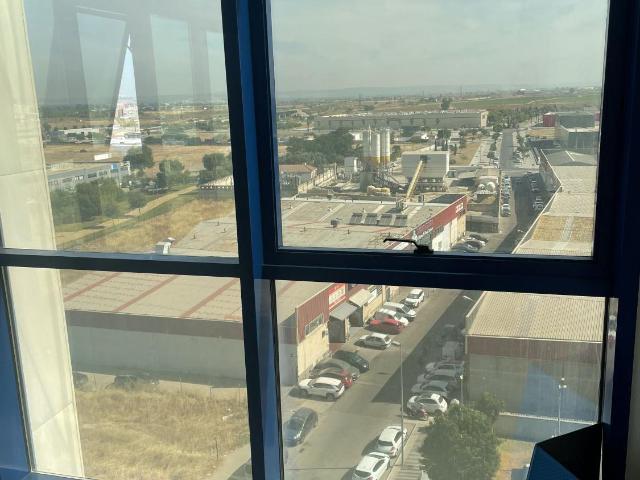 Oficina en alquiler en Distrito Norte, Sevilla