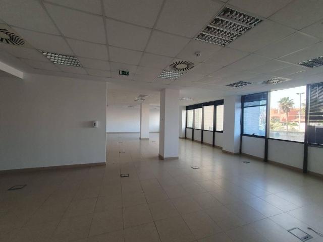 Oficina en alquiler en Tomares, Andalucía