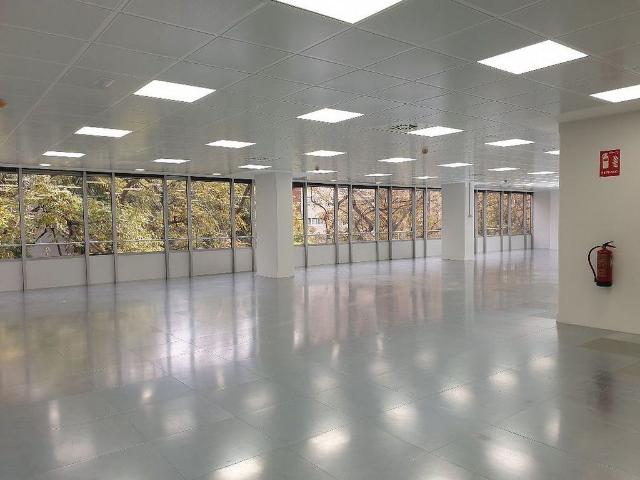 Oficina en alquiler en Barcelona, les Corts