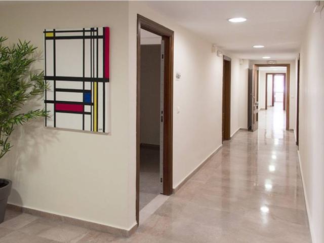 Oficina en alquiler en Los Remedios, Sevilla
