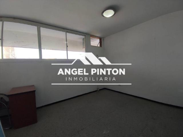 Oficina en alquiler en Cacique Mara, Maracaibo