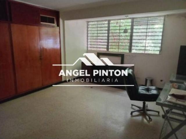 Oficina en alquiler en Cacique Mara, Maracaibo