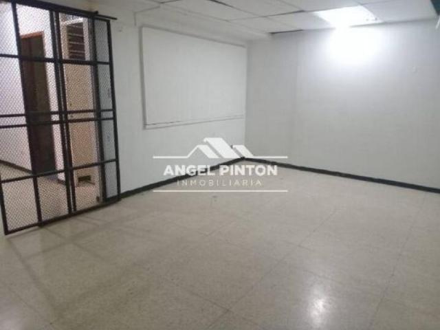 Oficina en alquiler en Cacique Mara, Maracaibo